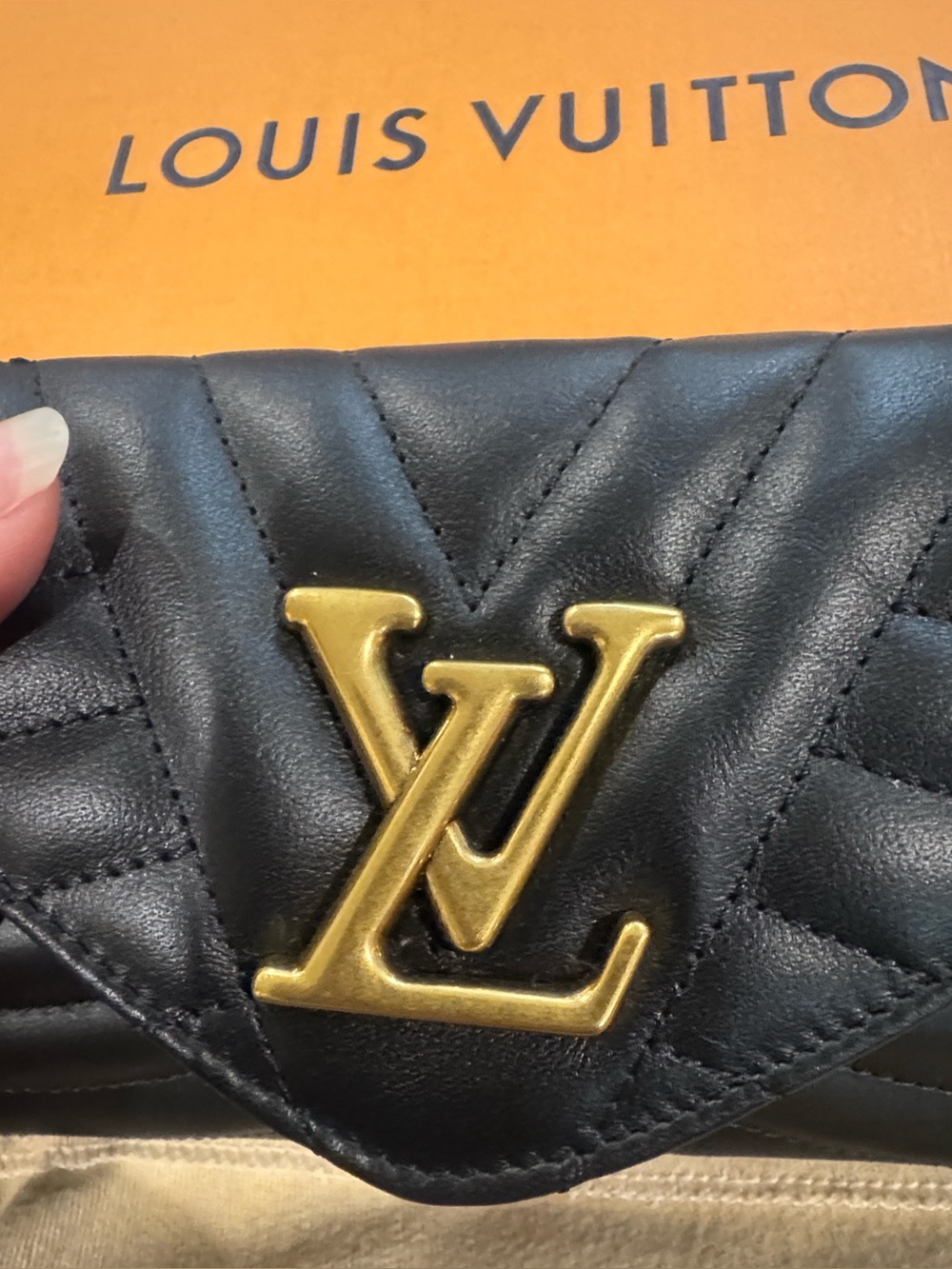 Louis Vuitton/Black Quilted New Wave Wallet/Clutch with Gold LV Emblem/NIB/RARE - Picture 4 of 16